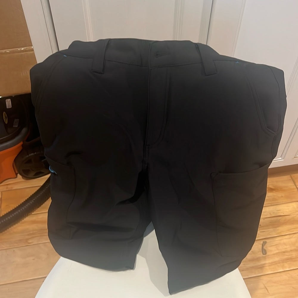 Amazon delivery driver cargo shorts